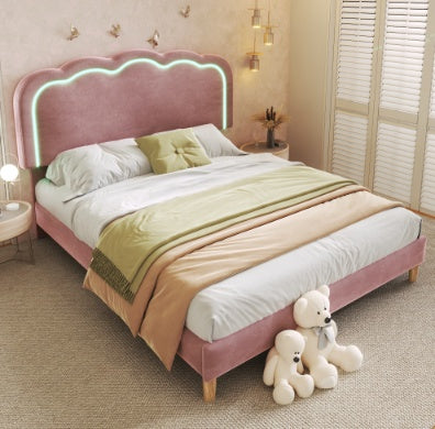 Gepolstertes Bett Aus Rosa Samt