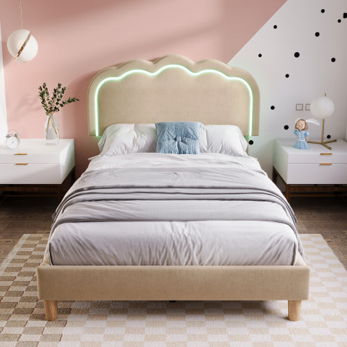 Gepolstertes Bett Aus Rosa Samt